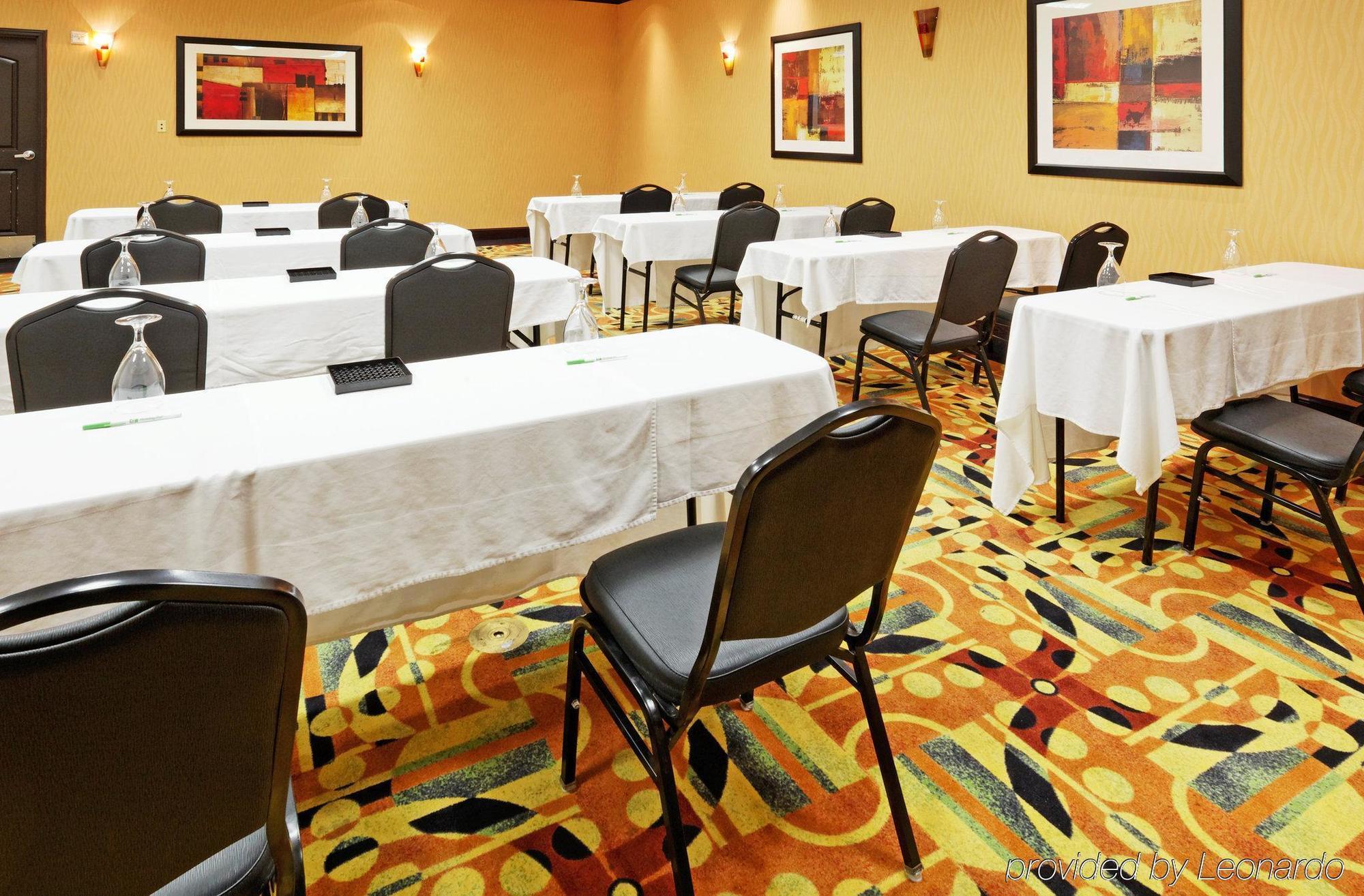 Holiday Inn Arlington Northeast By Ihg Зручності фото