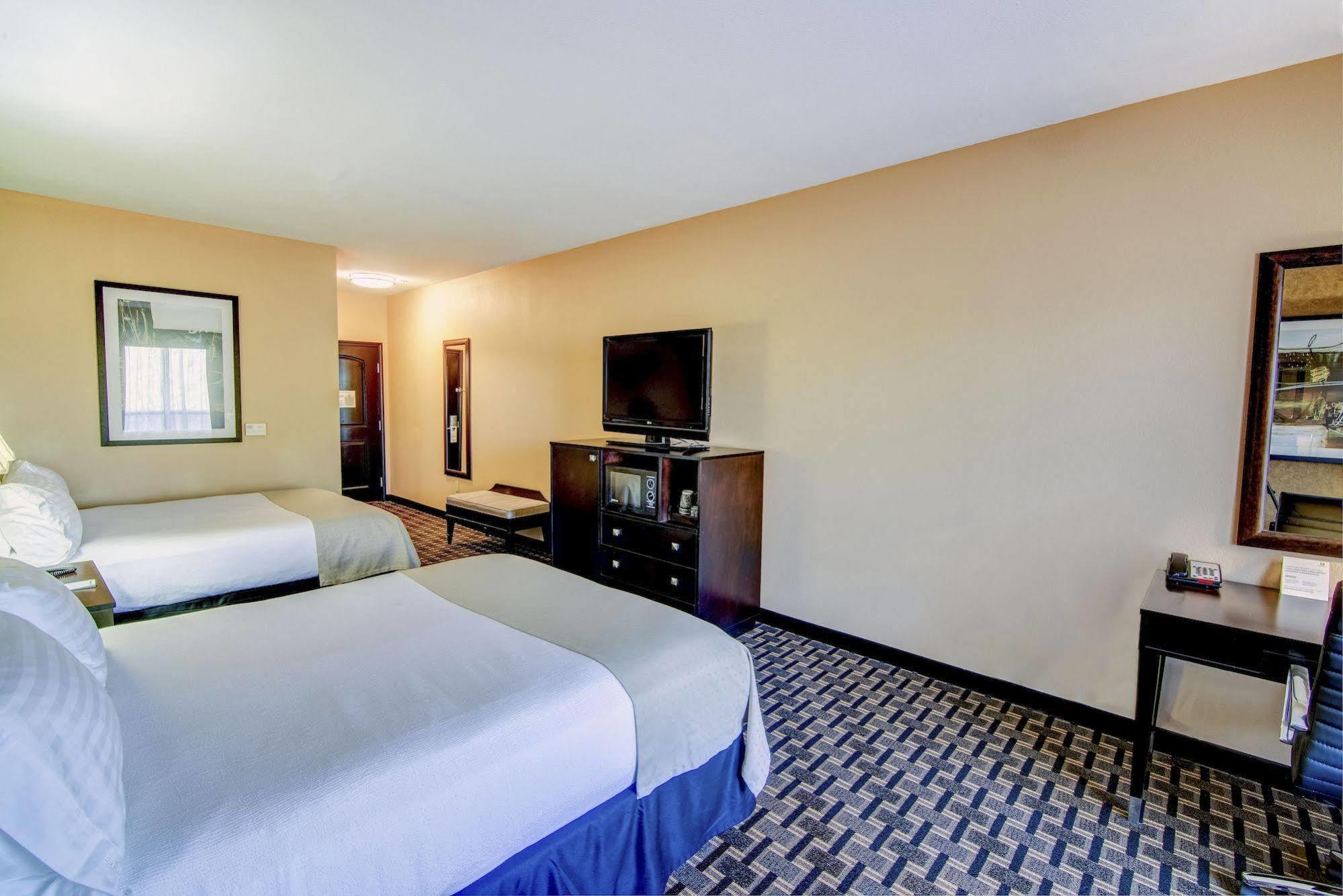 Holiday Inn Arlington Northeast By Ihg Екстер'єр фото